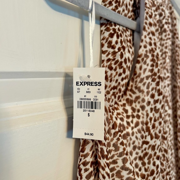 Women’s NWT Express High-Neck Sleeveless Blouse - Picture 6 of 6